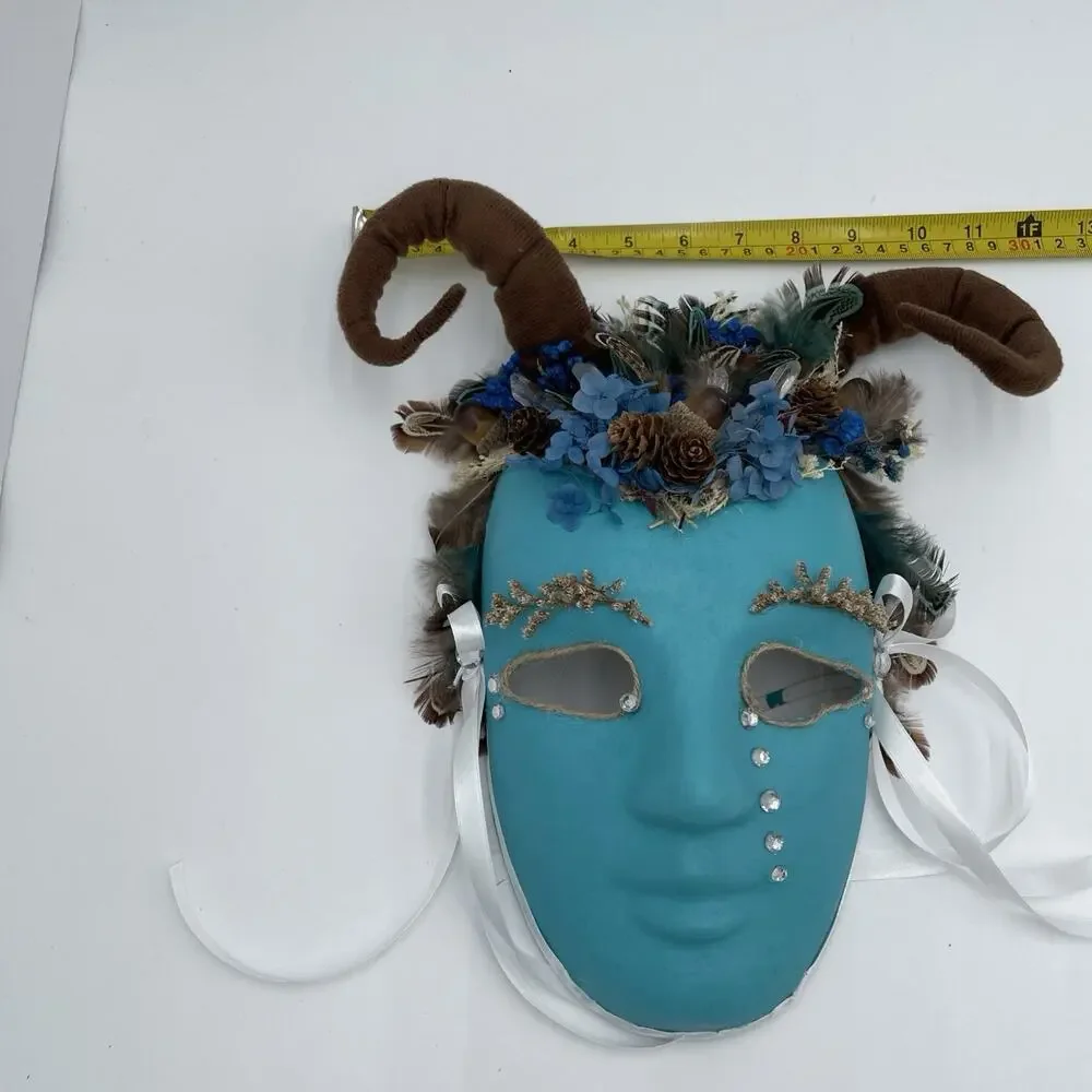 Other handcrafted mask